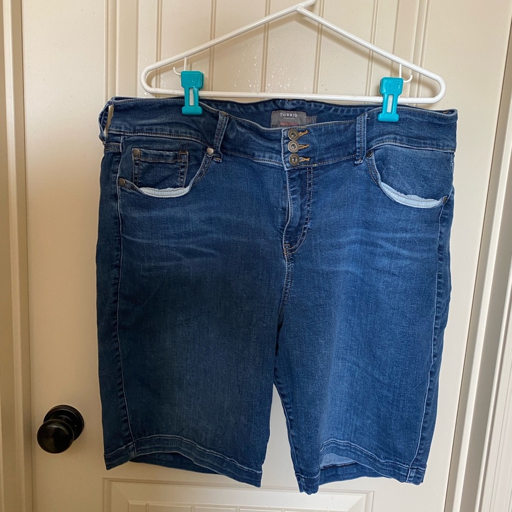 Torrid jean shorts size 22